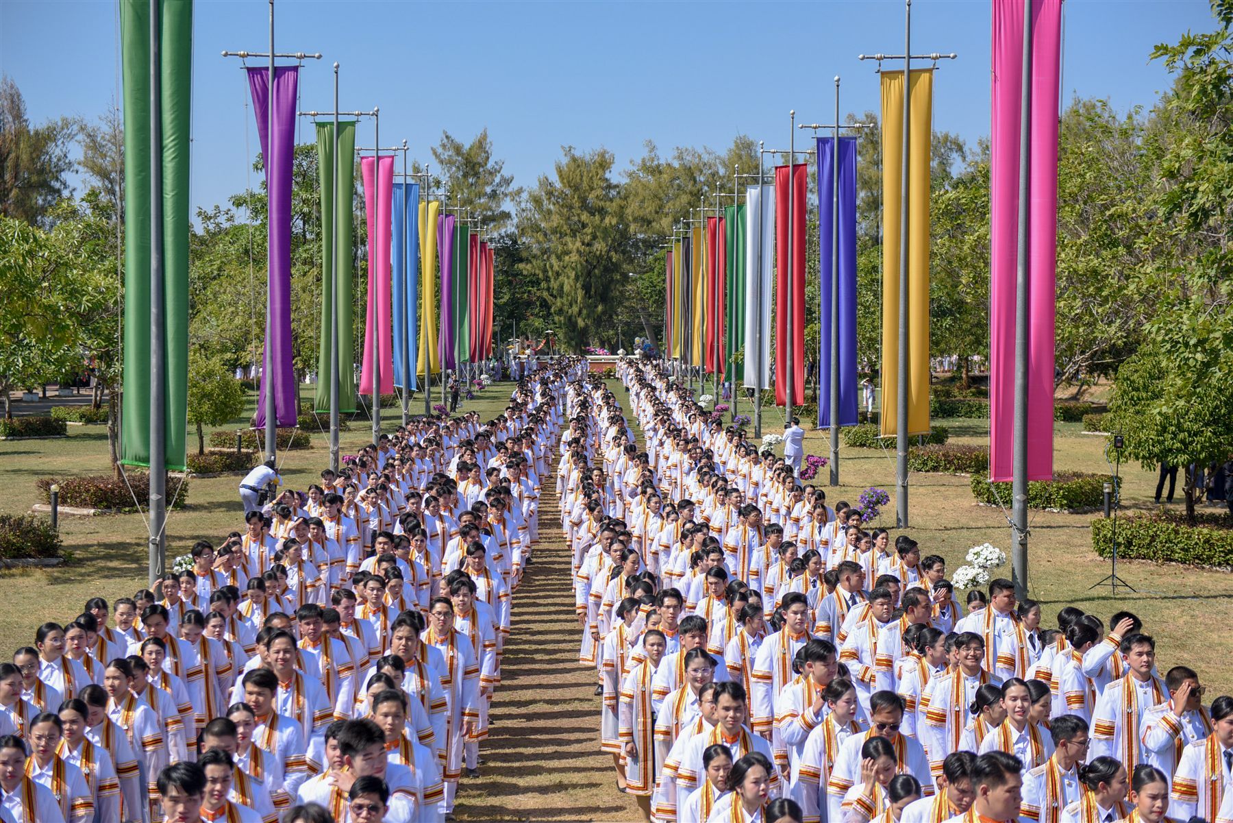 บัณฑิตมหาวิทยาลัยขอนแก่นตั้งแถวในพิธีพระราชทานปริญญาบัตร
