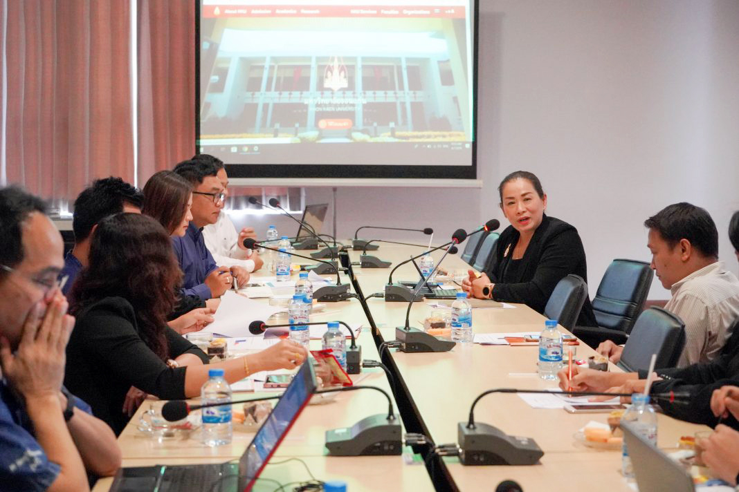 KKU hosts a meeting seeking ways to create websites for campus image promotion