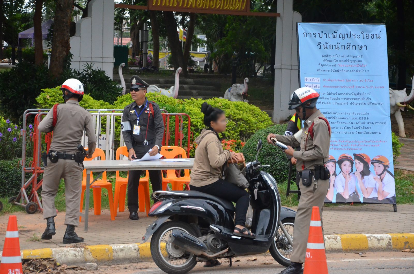 KKU raises students’ awareness of traffic rules and manners reflecting national discipline