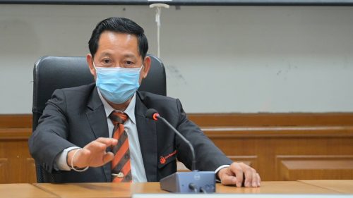 รศ.เพียรศักดิ์ ภักดี รองอธิการบดีฝ่ายพัฒนานักศึกษาและศิษย์เก่าสัมพันธ์