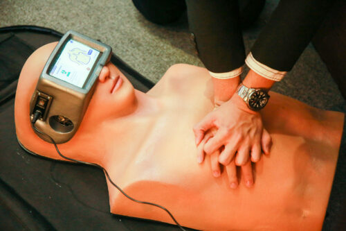 มข. จับมือ บ.เอเอ็ม หุ่นซีพีอาร์ จำกัด แถลงข่าวเปิดตัวหุ่น CPRobot: หุ่น CPR อัจฉริยะ ฝึกฝนทักษะการช่วยฟื้นคืนชีพ