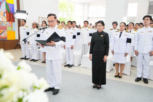 รศ.นพ.ชาญชัย พานทองวิริยะกุล อธิการบดี