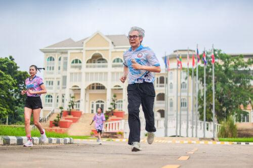 รศ.น.สพ.ดร.ประพันธ์ศักดิ์ ฉวีราช ผู้ช่วยอธิการบดีฝ่ายกิจการนักศึกษาและนวัตวณิชย์ ประธานในพิธีเปิด