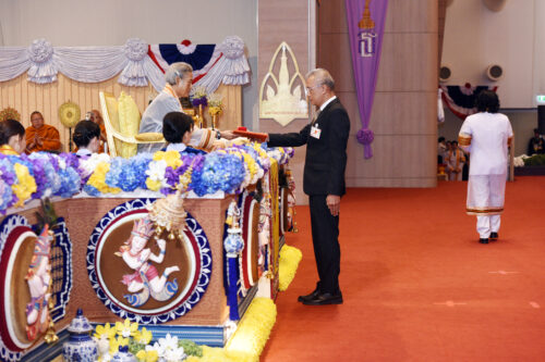 นายสุทธิพงษ์ สุริยะ รับพระราชทานรางวัลพระธาตุพนมทองคำ ประเภทบุคคล