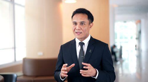 ผู้ช่วยศาสตราจารย์ ดร.เด่นพงษ์ สุดภักดี รองอธิการบดีฝ่ายการศึกษาและดิจิทัล และเลขานุการสภามหาวิทยาลัย